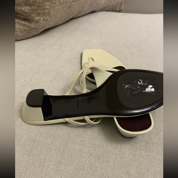 The Row Graphic Thong Kitten Heel in Leather Sandals Size 40 - Picture 10 of 15